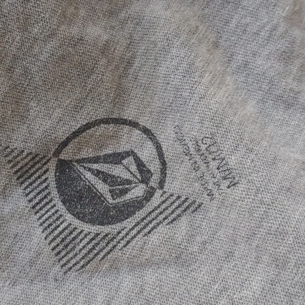 Volcom tank - Picture 2 of 2